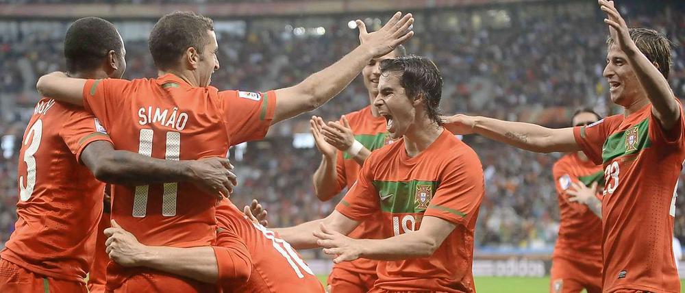 Kollektive Begeisterung. Die Portugiesen überrennen hilflose Nordkoreaner mit 7:0 und machen einen großen Schritt in Richtung Achtelfinale. Sehen sie hier die Tore in der Bildergalerie.