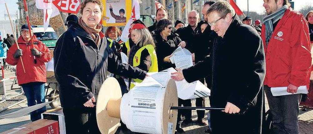 Trommeln gegen die Rente mit 67. Gewerkschaftsprotest vergangene Woche vor dem Reichstagsgebäude.