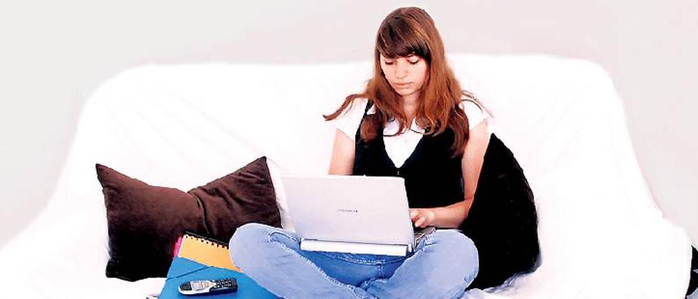 Test auf dem Sofa. Immer mehr Unis bieten Studieninteressierten die Möglichkeit, sich online selbst zu prüfen.