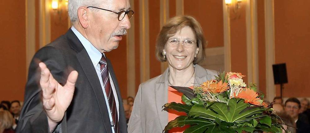 Ex-Finanzsenator Thilo Sarrazin und seine Frau Ursula bei der Verabschiedung im Roten Rathaus 2009.