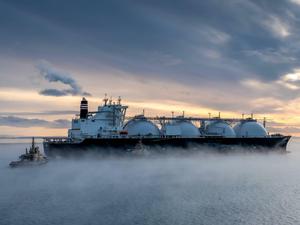 Flüssiggas-Tanker: Statt durch Pipelines soll der Brennstoff per Schiff nach Deutschland kommen.