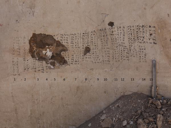 Eine Alphabet-Übung aus einer Koptischen Schule, die in erst vor kurzem entdeckt wurde.