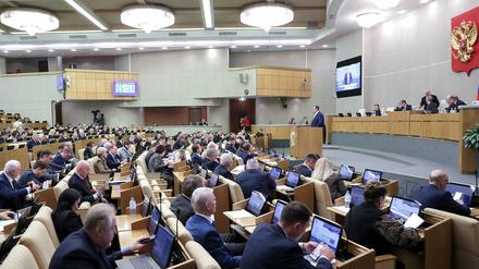 Die russische Duma will Kriegskritiker enteignen lassen. 