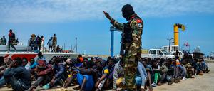 So stellt die EU sich das vor: Die tunesische Küstenwache hält Migranten von der Überfahrt nach Europa ab.