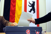 Die Berliner Wahlbehörde rät zum Uhu-Stift