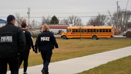 Polizisten an einer Schule im US-Bundesstaat Iowa.
