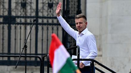Péter Magyar fordert Premier Viktor Orbán heraus.