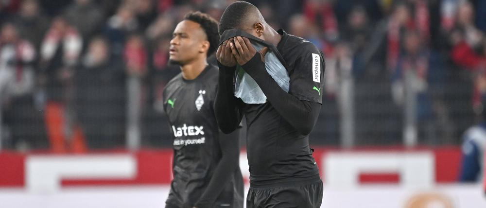 „Ein bisschen selbstmitleidig“ fand Trainer Farke seine Spieler bei der Niederlage in Mainz.