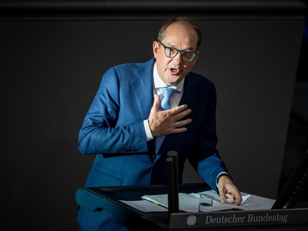 Alexander Dobrindt, CSU-Landesgruppenchef, spricht im Bundestag. 