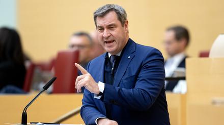 Markus Söder (CSU), Ministerpräsident von Bayern, nimmt im bayerischen Landtag an einer Plenarsitzung im Plenarsaal teil. 