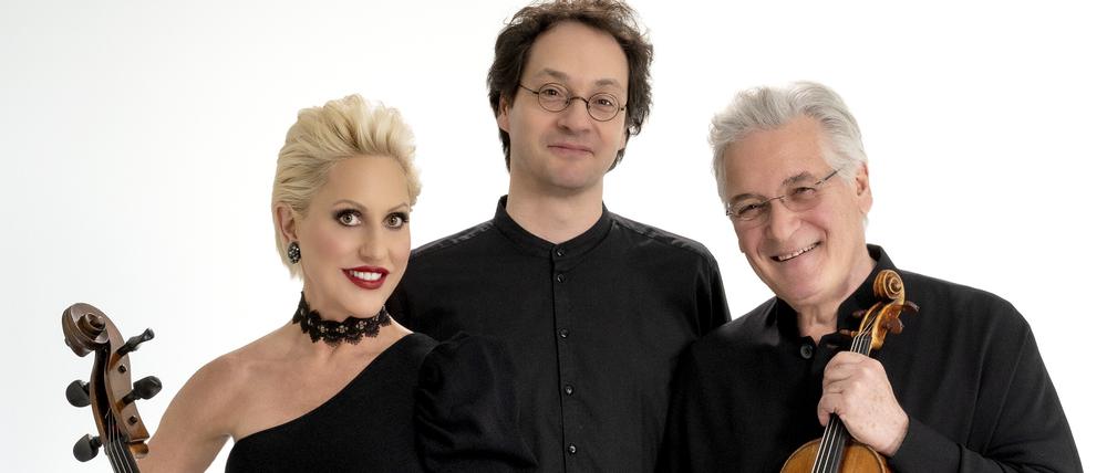 Das Zukerman Trio: die Cellistin Amanda Forsyth, der Pianist Shai Wosner (M) und der Geiger Pinchas Zukerman.