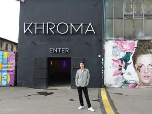 Vasily Fedetov hat die Modern-Art-Ausstellung „Khroma“ in Friedrichshain gegründet.