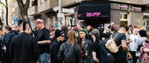 Eröffnung der Punk-Bar „19:77“ in Neukölln am 6. April 2024