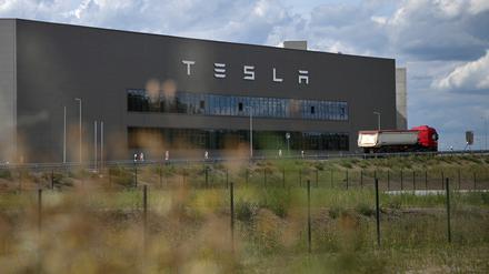 FILE PHOTO: A general view of a Tesla's Gigafactory Berlin-Brandenburg building, a part of the electric car manufacture, in Gruenheide, Germany July 18, 2023. REUTERS/Annegret Hilse/File Photo