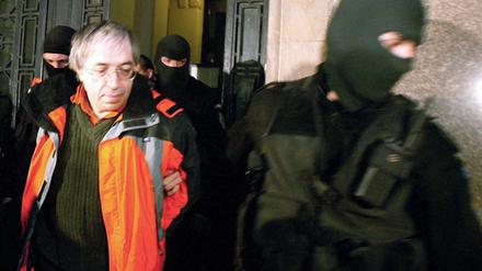 Gregorian Bivolaru 2004 nach einer Gerichtsverhandlung in Bukarest.