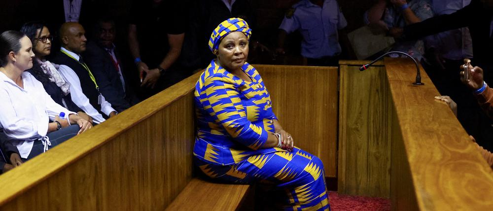 Die bisherige Präsidentin des südafrikanischen Parlaments, Nosiviwe Mapisa-Nqakula, steht nun wegen Korruptionsvorwürfen vor Gericht.