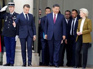 Frankreichs Präsident Macron, Chinas Staatschef Xi und EU-Kommissionschefin von der Leyen in Paris.