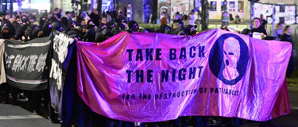Teilnehmerinnen der queerfeministischen Demonstration „Take Back The Night“. 