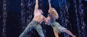Du und ich im Wasserfall. Helene Fischer auf ihrer Tour „Live 2023“ mit dem Cirque du Soleil.