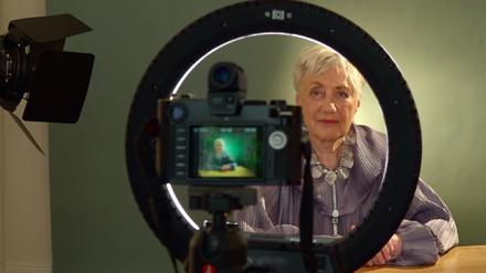 „Helke Sander: Aufräumen“ heißt der Dokumentarfilm von Claudia Richarz, in dem die Filmemacherin ihr Leben durchstöbert. 