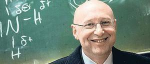 Stefan Walter Hell leitet das Max-PlanckInstitut für biophysikalische Chemie in Göttingen. 2014 erhielt er den Chemie-Nobelpreis. 