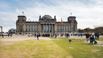 Der Reichstag mit der Kuppel in Berlin.