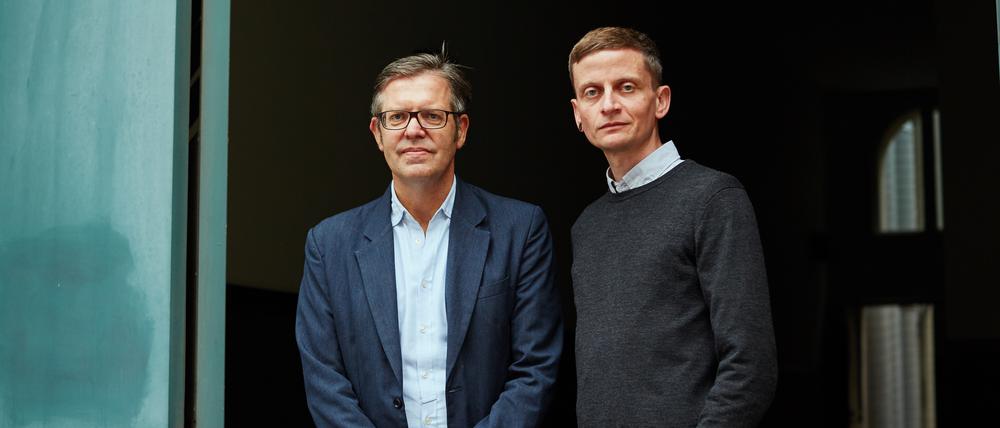 Ihr Job ist es, die Sorgen der Deutschen zu ergründen: die Soziologen Steffen Mau (links) und Thomas Lux vor ihrem Institut an der HU Berlin.