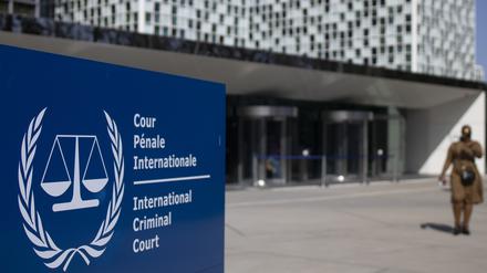 Der Internationale Strafgerichtshof beschuldigt hohe russische Offiziere, Kriegsverbrechen begangen zu haben.