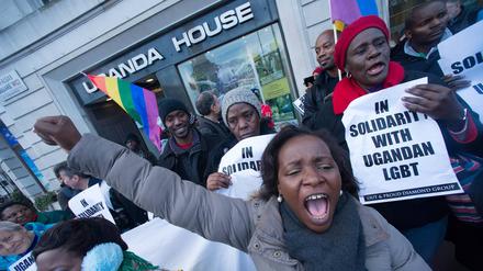 Solidaritätsdemo für die LGBTIQ-Community in Uganda. Unterstützer in Deutschland erhalten täglich Anrufe aus dem Land.