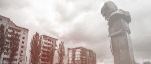 Zerstörtes Apartmentgebäude in Kiew.