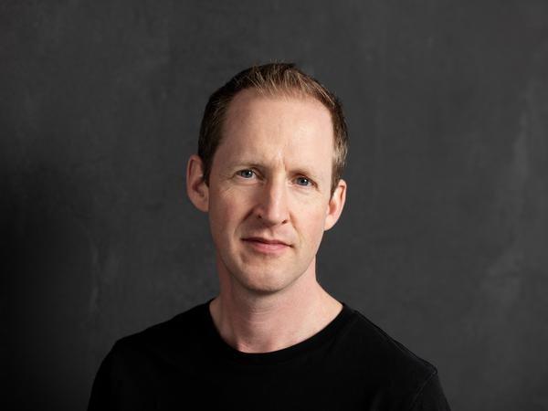 Justin Doyle ist Chefdirigent des RIAS Kammerchores.