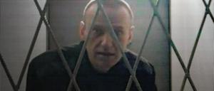 Alexej Nawalny, Oppositionspolitiker aus Russland, ist per Videolink aus der arktischen Strafkolonie, in der er eine 19-jährige Haftstrafe verbüßt, zu sehen, die vom russischen Bundesstrafvollzugsdienst während einer Anhörung vor dem Obersten Gerichtshof Russlands zur Verfügung gestellt wurde.