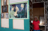 Zeiten des Übergangs. Raul Castro (auf dem Plakat links) hat die kubanische Präsidentschaft von seinem Bruder Fidel übernommen - und will das Land schrittweise öffnen.