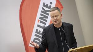 Klaus Lederer (Die Linke) spricht bei einem außerordentlichen Landesparteitag seiner Partei.  