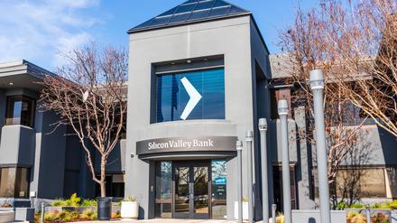 March 11, 2023: Jan 31, 2020 Santa Clara / CA / USA - Silicon Valley Bank headquarters and branch Silicon Valley Bank, a subsidiary of SVB Financial Group, is a U.S.-based high-tech commercial bank - ZUMAla2_ 20230311_zaa_la2_009 Copyright: xLaxNacionx