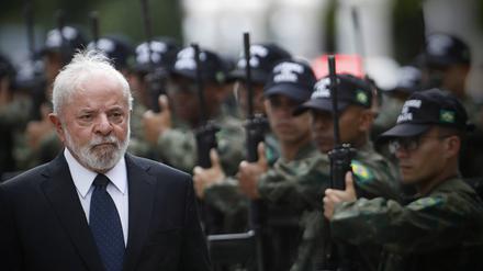 Brasiliens Präsident Lula da Silva muss mit einem Militär umgehen, das sich seit jeher in der Rolle sieht, Regierungen zurechtzuweisen und gegebenenfalls zu stürzen.