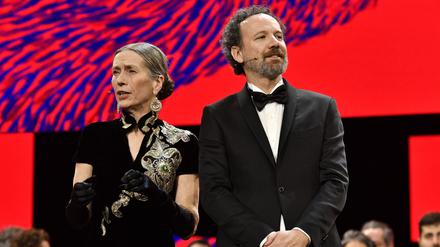Mariette Rissenbeek und Carlo Chatrian auf der Abschlussgala der 74. Berlinale.