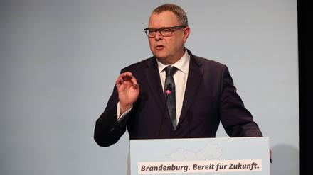 Michael Stübgen bisheriger Landesvorsitzender und Innenminister spricht auf dem Landesparteitag der CDU Brandenburg in der Schinkelhalle in Potsdam.