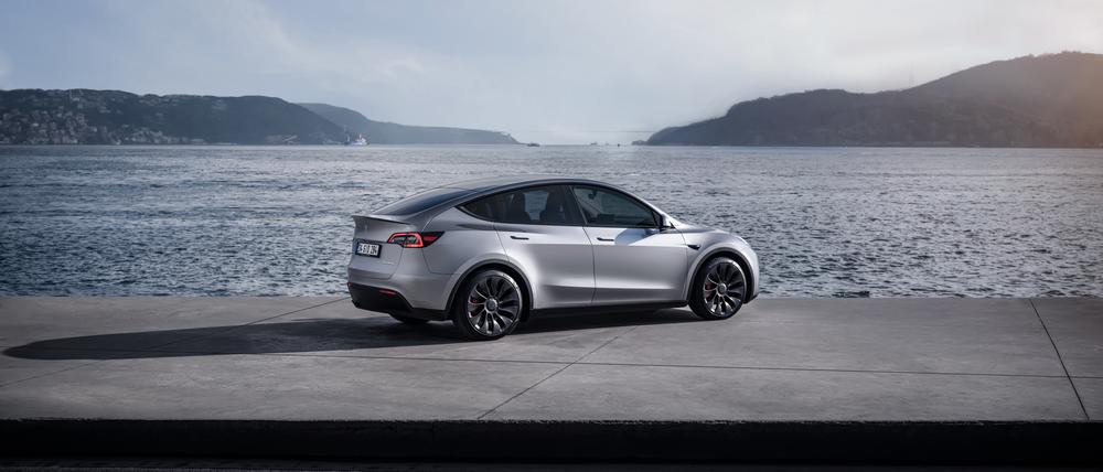 Das Tesla Model Y gehört im Jahresverlauf zu den Fahrzeugen mit den meisten Zulassungen in Deutschland – trotz sinkender Prämien.