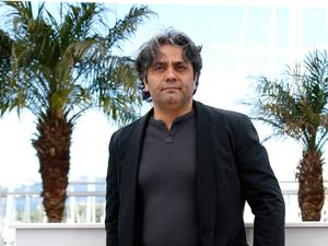 Der iranische Regisseur Mohammed Rassulof steht beim Photocall für den Film „Dast Neveshtehaa Nemisoosand“ („Manuscripts Don’t Burn“) bei den 66. Filmfestival in Cannes. 