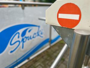 Nach dem Brand Anfang Februar: Das Sommerbad „Spucki“ in Lichterfelde bleibt geschlossen.