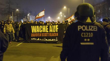 Demonstration gegen Flüchtlinge in Berlin-Marzahn g