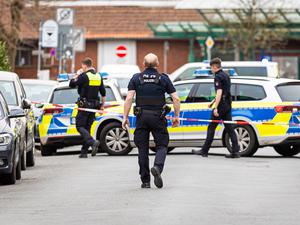  Bei einem Polizeieinsatz in der Innenstadt von Nienburg in Niedersachsen ist ein 46 Jahre alter Mann tödlich verletzt worden.  