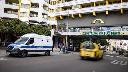 Polizeiwagen am Kottbusser Tor in Berlin am 2. August 2023. 