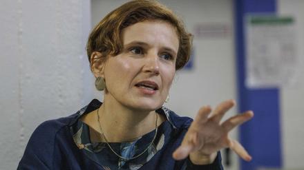 Katja Kipping (Die Linke), Berliner Senatorin für Integration, Arbeit und Soziales, spricht bei einer Pressekonferenz.