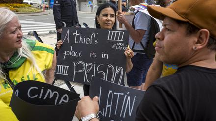 Gegen das geplante Freihandelsabkommen. Demonstranten aus lateinamerikanischen Ländern in Brüssel