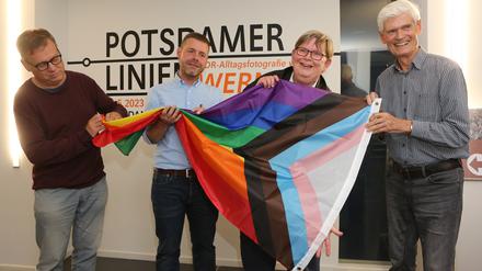 Queere Menschen, die in der DDR aufwuchsen, erzählten im Potsdam Museum aus ihren Leben. Von links Uwe Fröhlich, Moderator Robert Leichsenring, Martina Wilczynski und Michael Doyé.