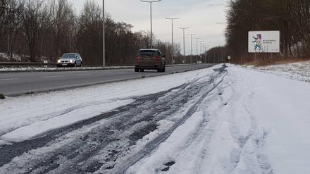 Auf vielen Berliner Radwegen bleibt der Schnee liegen.