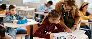 Auf die Beziehung kommt es an: Eine gute Lehrerin kann den ganzen Lebensweg eines Kindes zum Positiven beeinflussen. Aber die Bedingungen an deutschen Schulen werden immer schwieriger.