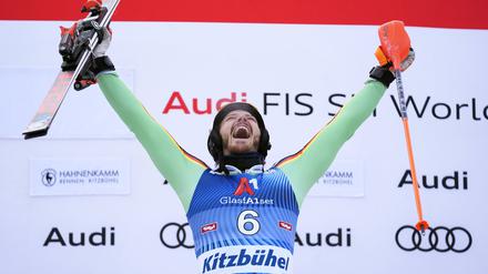 Linus Straßer gewinnt den Slalom in Kitzbühel.